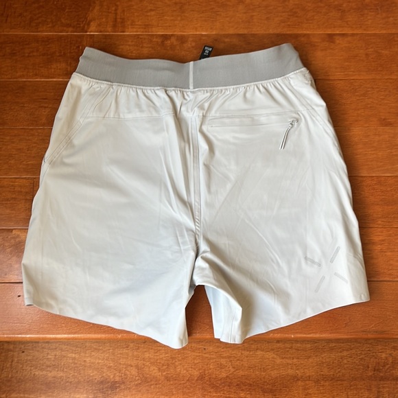 NWOT Ten Thousand Light Grey The Set Short 6.5" Size Small, Medium & Large - Picture 2 of 5